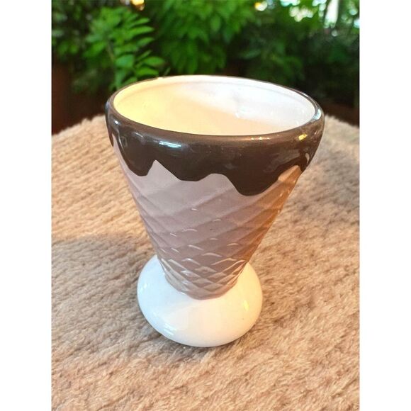 Vintage Galerie M&M's Red Peanut Ice Cream Cone Sundae Cup 2004 Collectible EUC - Picture 4 of 7